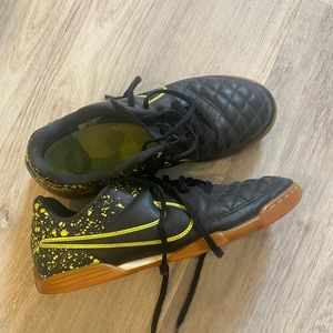 Nike Indoor Cleats Boys 4Y
